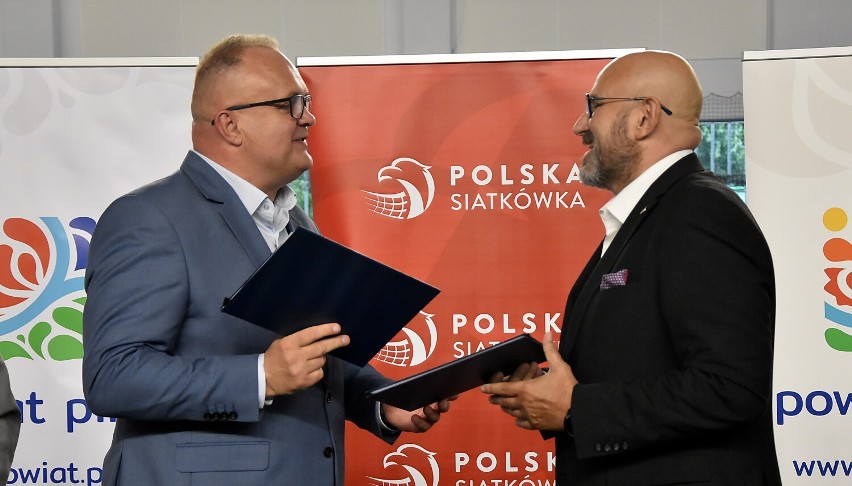 Piła. Podpisano umowę o współpracy między Polskim Związkiem Piłki Siatkowej, a Powiatem Pilskim i LOMS [ZDJĘCIA]