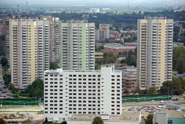 Śmiertelny wypadek w Katowicach. Z wieżowca na Osiedlu Gwiazdy wypadła kobieta