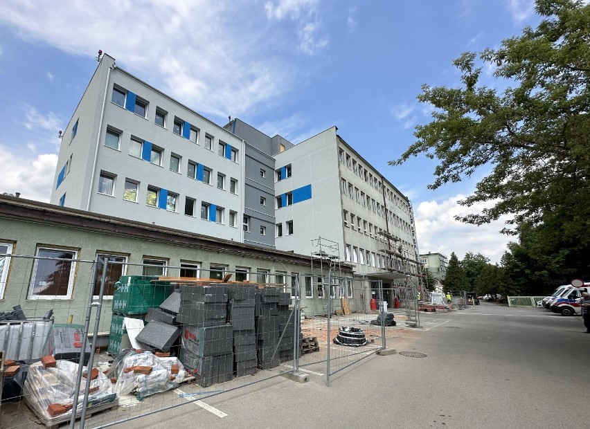 Trwa termomodernizacja czterech budynków szpitala wojewódzkiego w Piotrkowie