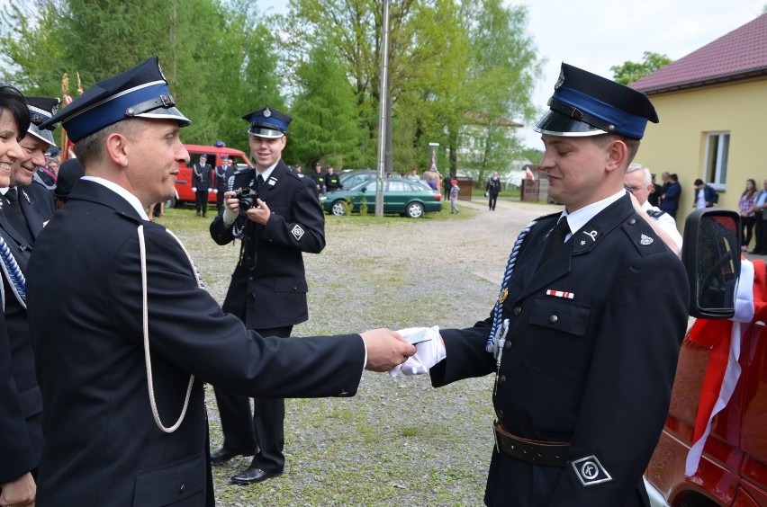 Jubileusz OSP w Samicach, która świętowała 20-lecie swojego...