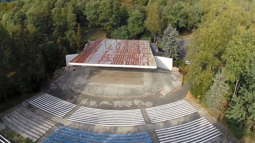 Odnowią amfiteatr, powstaną też lokale socjalne w gminie Bobrowniki [ZDJĘCIA]