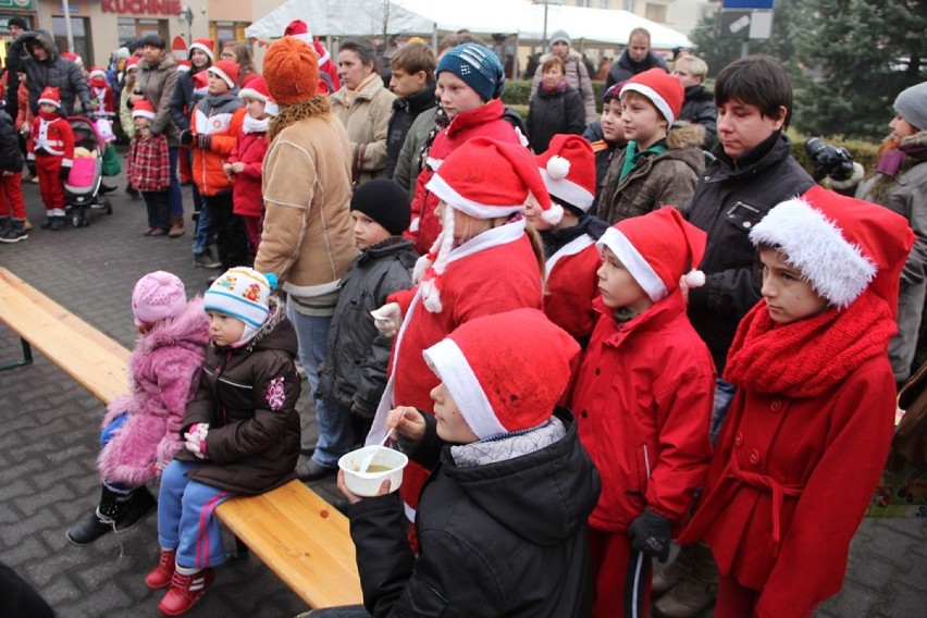 Syców: Siódmy Zlot Mikołajów w Rynku