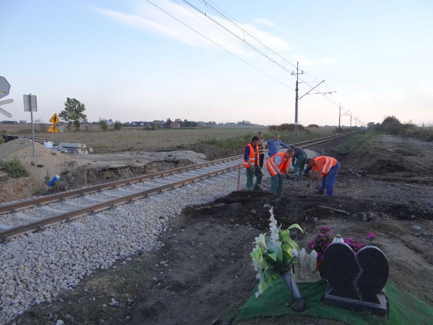 Remontują przejazd kolejowy w Pątnowie [FOTO]
