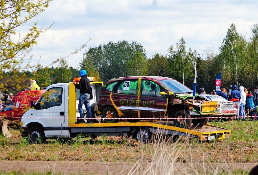 W Słońsku pod Inowrocławiem odbyła się impreza IV Wrak Race,...