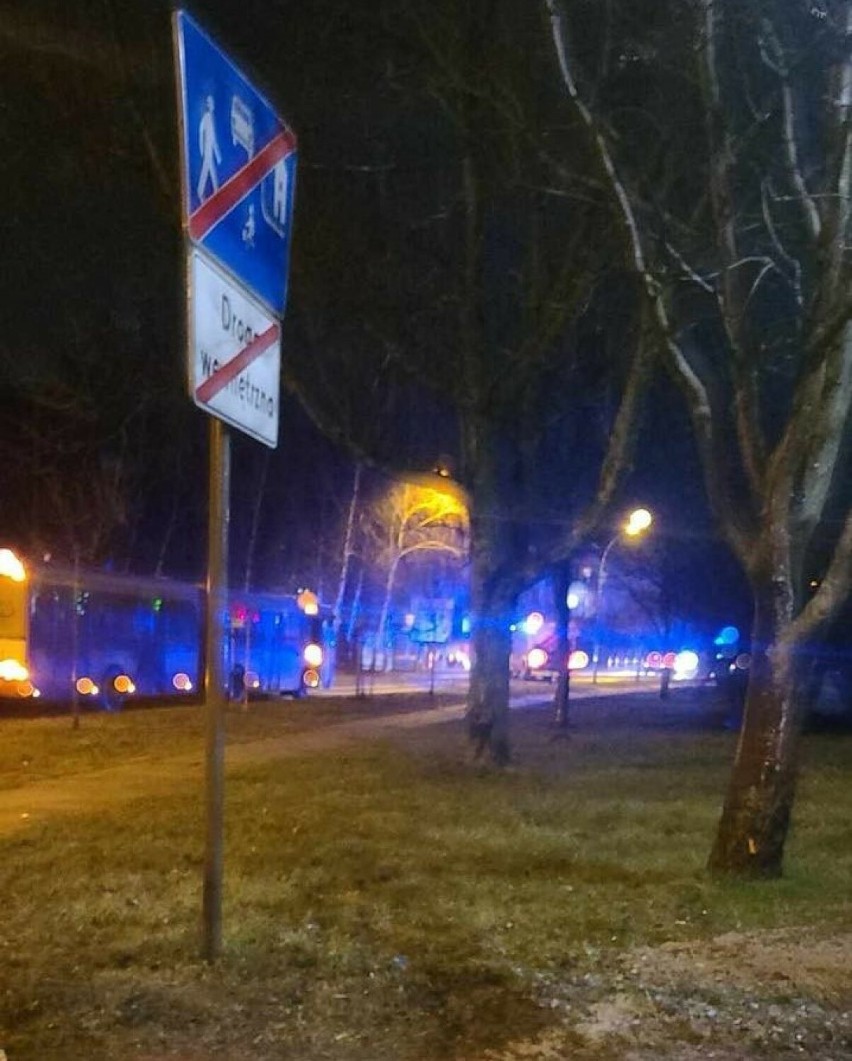 Poważny wypadek na przejściu dla pieszych w Częstochowie. 69-latka trafiła do szpitala
