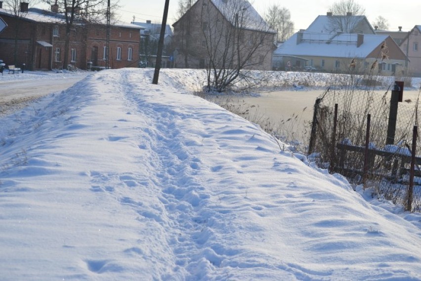 Nowy Dwór Gdański. Drogi i chodniki po opadach śniegu