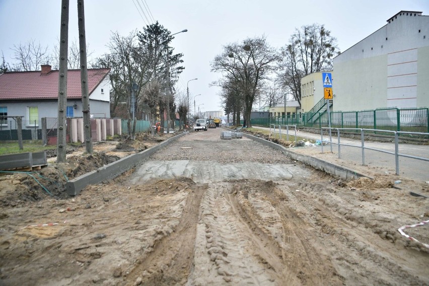 Na Dzierzkowie w Radomiu wymieniają rury kanalizacyjne i wodociągowe. Mieszkańcy mają problem