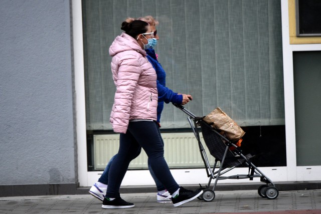 W weekend stwierdzono rekordową liczbę nowych zakażeń koronawirusem- łącznie ponad 18 tysięcy.