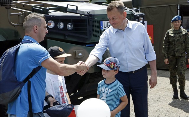 Piknik po pierwszej przysiędze wojskowej w batalionie Wojsk Obrony Terytorialnej w Grudziądzu przy ulicy Jagiełły