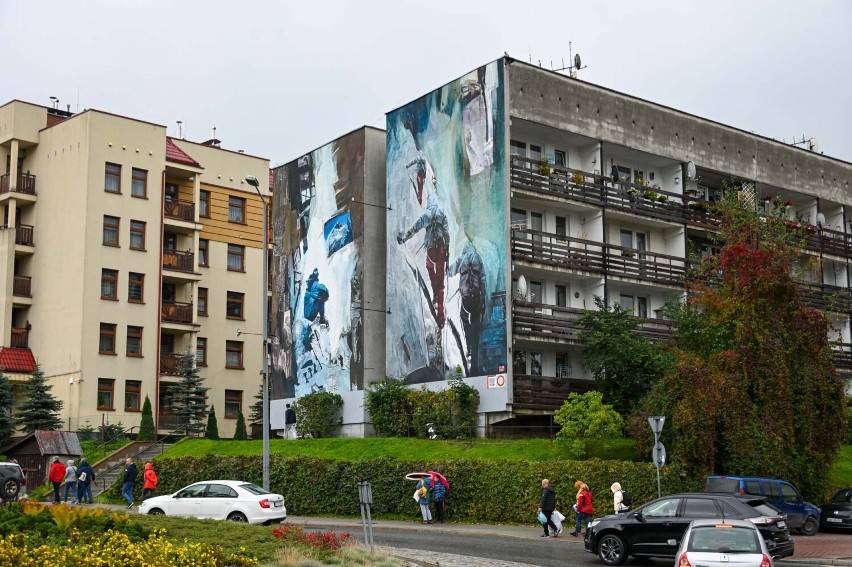 Zakopane. Powstał mural z prac Ewy Dyakowskiej-Berbeki. To hołd dla Macieja Berbeki i ludzi gór ZDJĘCIA