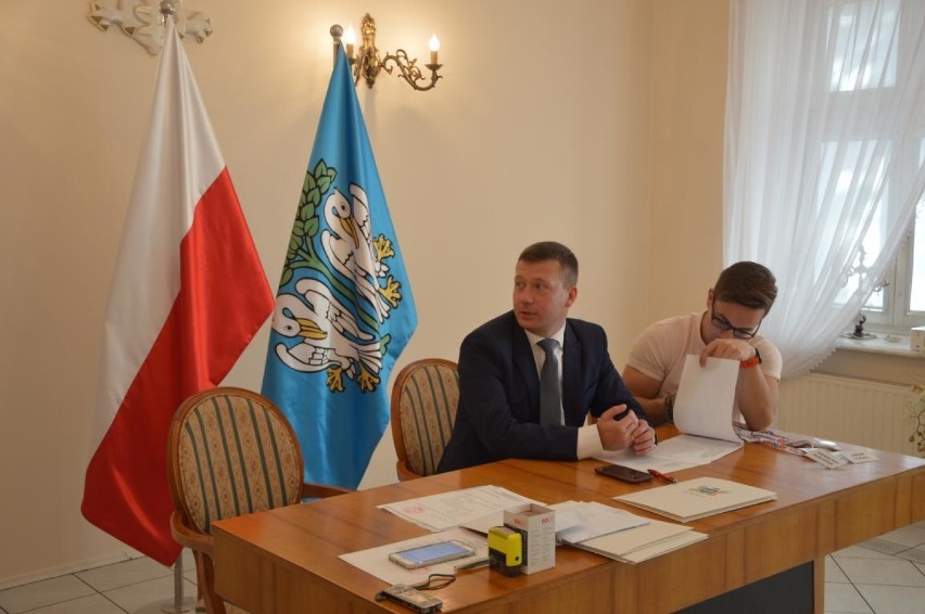Pierwsza sesja nowej Młodzieżowej Rady Miasta w Łowiczu [SKŁAD i ZDJĘCIA]