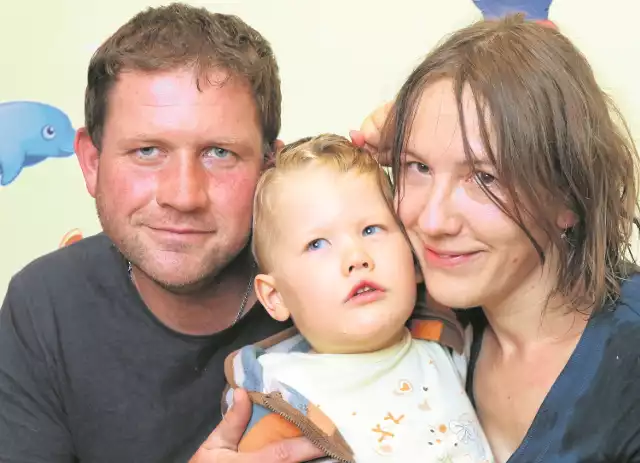 Marta i Piotr Zięba opiekują się dzieckiem najlepiej  jak umieją, choć  nie spodziewali się tego, że synek będzie chory.