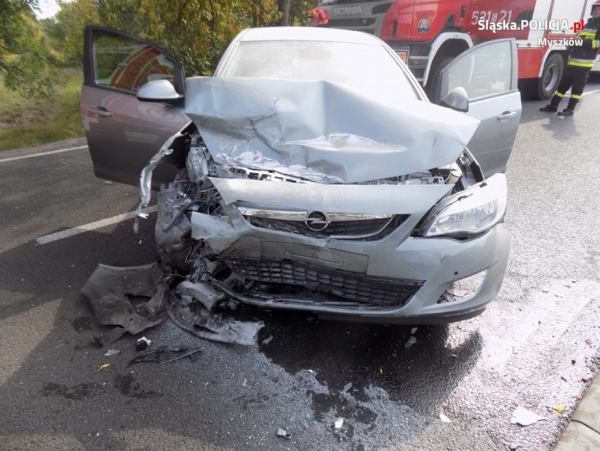 Myszków: Wypadek na Koziegłowskiej. Kierowca forda nie ustąpił pierwszeństwa. Pięć osób zostało rannych [ZDJĘCIA]