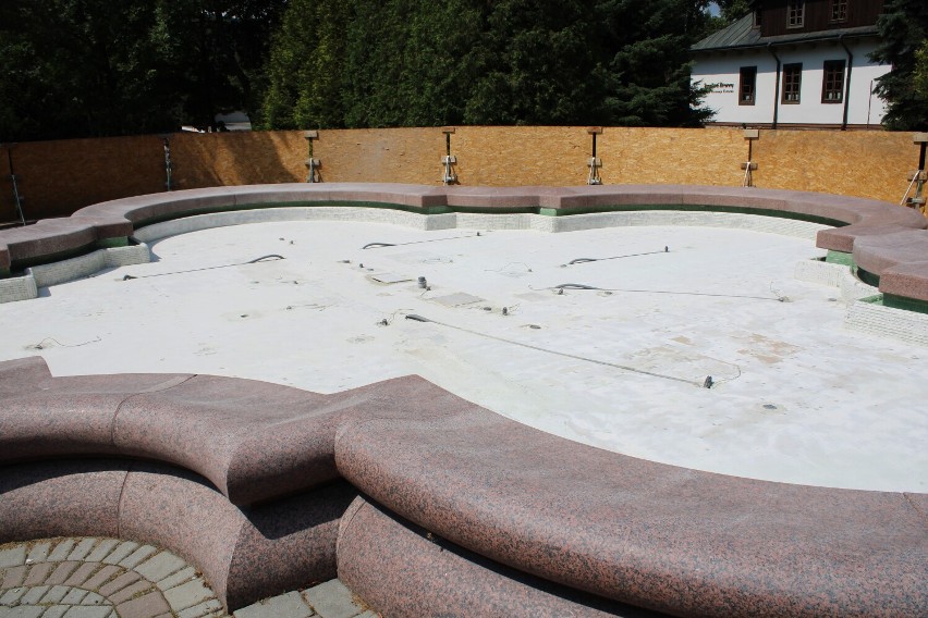 Zdrojowa fontanna też jest w remoncie - wedle Zbigniewa...