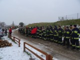 Strażacy z powiatu ćwiczyli nad jeziorem w Lutomiu