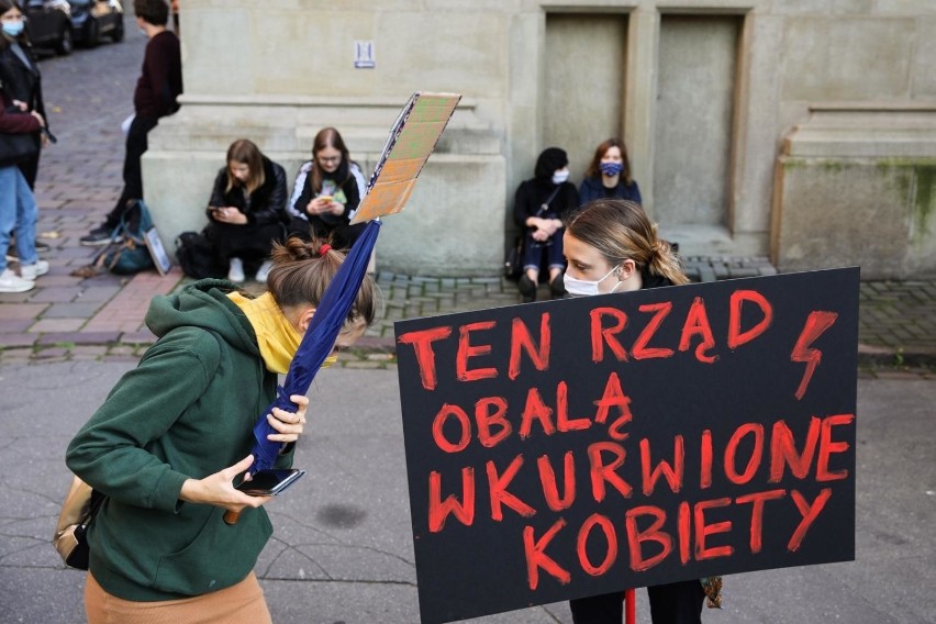 Kraków. Dwa tygodnie Strajku Kobiet. Najmocniejsze momenty protestu na zdjęciach [GALERIA] 