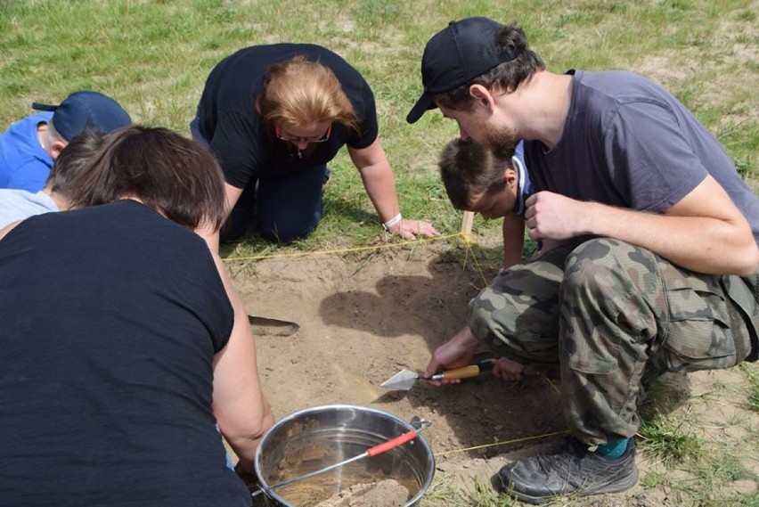 Rozpoczęły się warsztaty archeologiczne w Sławsku [ZDJĘCIA]