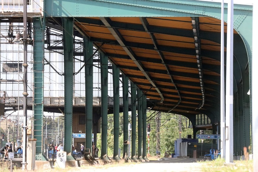 Remont hali peronowej Dworca PKP w Legnicy, zobaczcie zdjęcia
