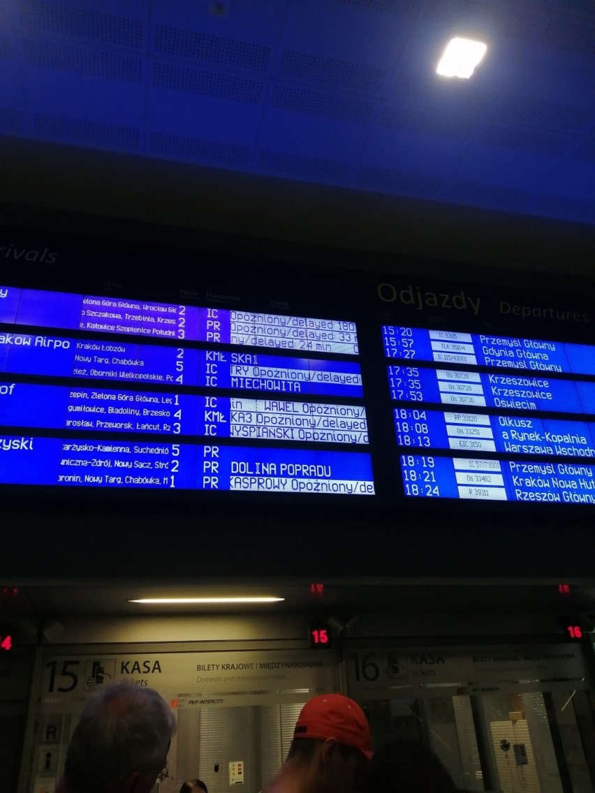 W Krakowie doszło do nawet trzygodzinnych opóźnień pociągów.