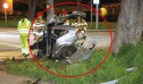 Pijany 18-latek próbował uciekać policji. Rozbił się na słupie w Opolu. Samochód rozpadł się na dwie części! 18-latek nie żyje