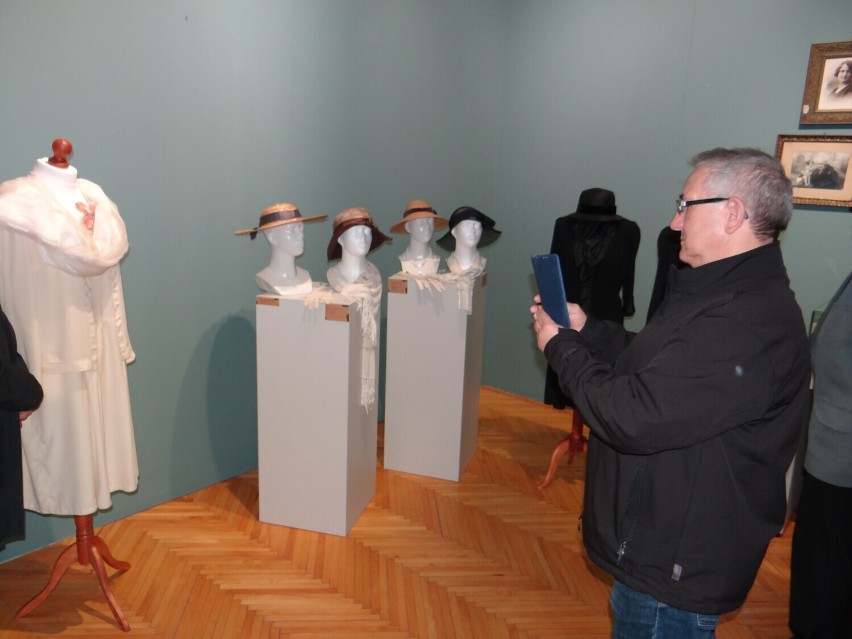 Muzeum Regionalne w Radomsku zaprasza na wystawę „Kobieca...