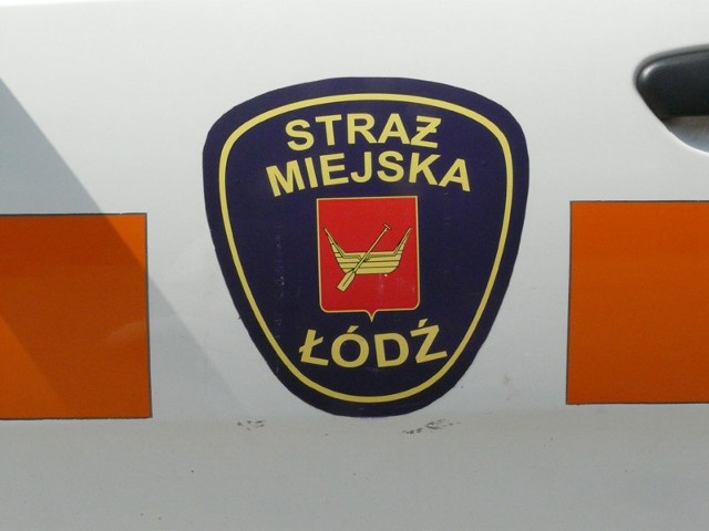 Agresywna kobieta została zatrzymana w Łodzi przez strażników miejskich.