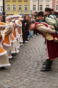 Wałbrzyski Polonez Maturzystów 2024 za nami. 100 licealistów zatańczyło 9. raz! FOTO