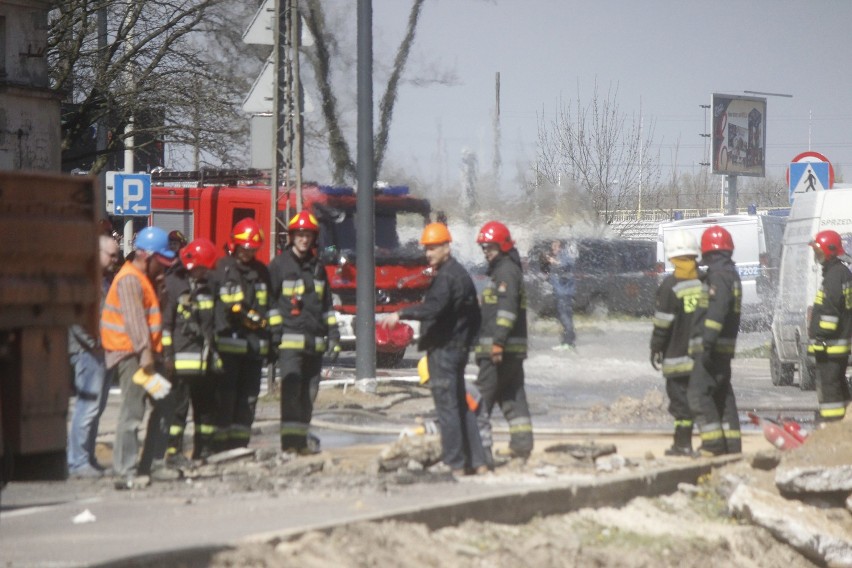 Pożar na ul. Karolewskiej w Łodzi. Uszkodzony gazociąg [ZDJĘCIA+FILM]