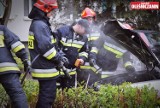 Na parkingu oleśnickiego szpitala spłonął samochód [ZDJĘCIA I WIDEO]