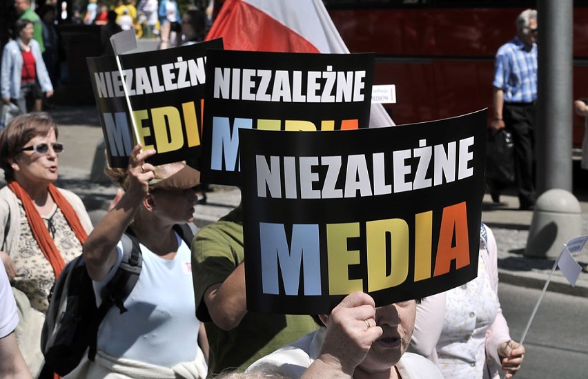 Gdynia: Marsz w obronie TV Trwam, Radia Maryja i wolności słowa [ZDJĘCIA]