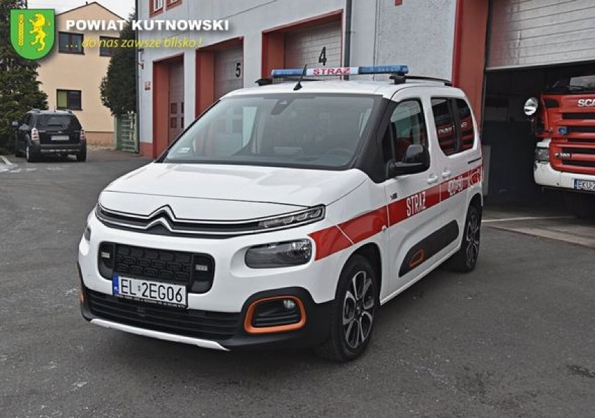 Komenda Powiatowa Państwowej Straży Pożarnej w Kutnie otrzymała od Starostwa Powiatowego w Kutnie nowy samochód operacyjny.