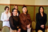 Piotrkowscy pedagodzy awansowani na stopień nauczyciela mianowanego.Uroczystość zorganizowano w Urzędzie Stanu Cywilnego w Piotrkowie FOTO