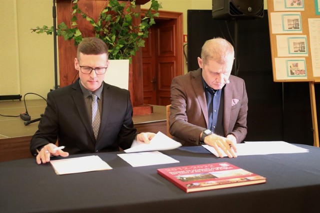 Liceum Ogólnokształcące w Śremie podpisało porozumienie z Uniwersytetem Adama Mickiewicza w Poznaniu. Co to oznacza dla uczniów?