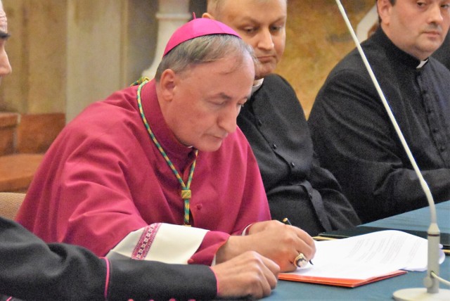 Podpisany przez bpa Andrzeja Jeża dekret został odczytany w kościołach diecezji w minioną niedzielę