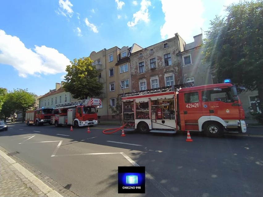 Gniezno. Pożar poddasza w budynku przy ulicy Łaskiego