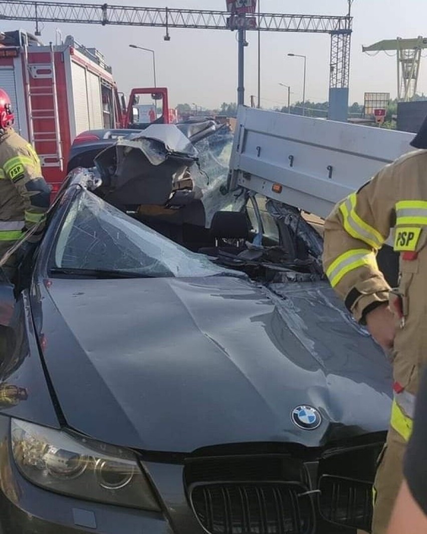 Kraków. Wypadek z udziałem BMW na wyjeździe z miasta