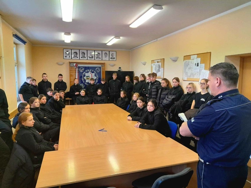 Policjanci spotkali się z uczniami liceum Powiatowego Zespołu Szkół nr 1 w Kościerzynie