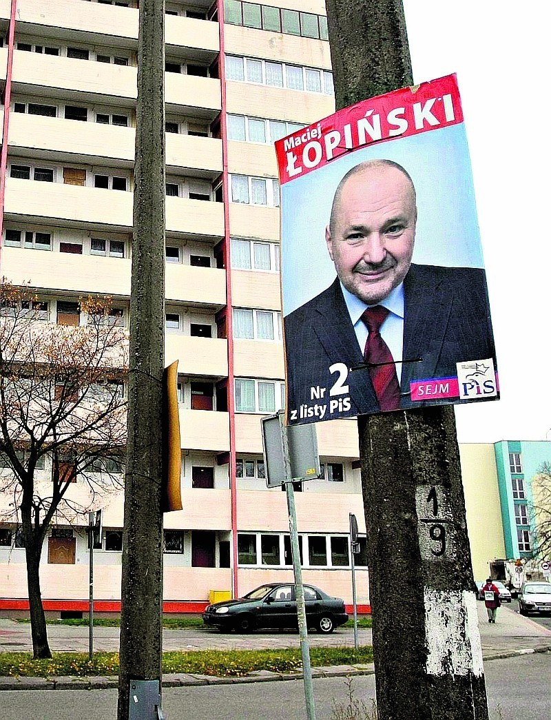 Na gdańskim Przymorzu wciąż wiszą plakaty kandydatów PiS.
