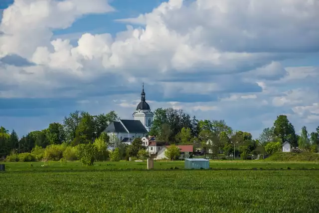 Parafia pw. Świętej Trójcy w Juchnowcu została erygowana w 1547 r. W kościele umieszczony został obraz Matki Bożej, namalowany olejno na desce typu Hodegetrii, przykryty srebrno-złotą szatą.