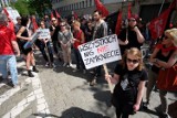 Poznań: Anarchiści demonstrowali przed bramą aresztu przy ul. Młyńskiej [ZDJĘCIA]