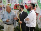 Przebywający na częstochowskim zdjeździe Żydzi więli udział w obchodach śwęta Sukkot w &quot;plastyku&quot;