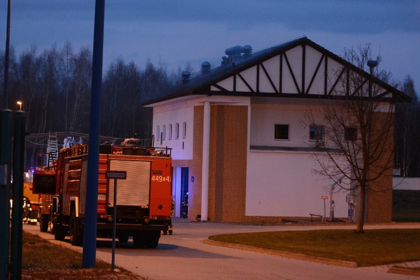 Pożar na terenie oczyszczalni ścieków w Nowej Wsi. Straty mogą sięgać kilkudziesięciu tys. zł [zdjęcia]