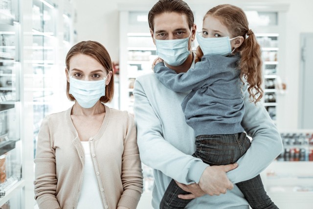 Apteka to placówka ochrony zdrowia publicznego, więc obowiązują tam takie same zasady odnośnie zakrywania ust i nosa, jak w np. w przychodniach lekarskich.