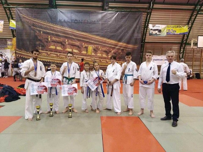 Cztery trzecie miejsca zawodników Włocławskiego Klubu Karate Kyokushin [zdjęcia]