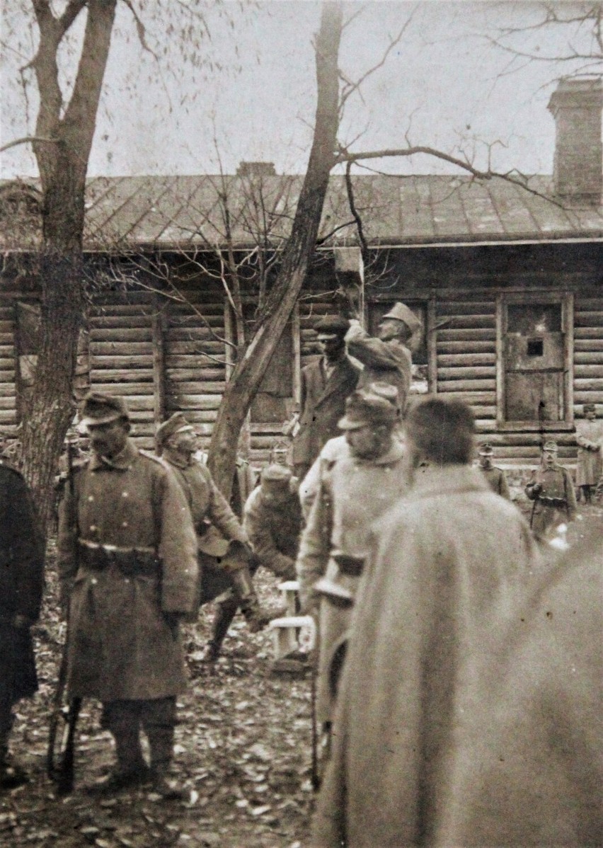 Egzekucja wykonywana przez austro-węgierskich żołnierzy...