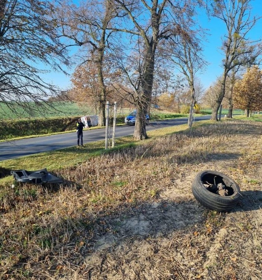 Pijany kierowca spowodował kolizję skradzionym samochodem. Uciekł z miejsca zdarzenia i ukrywał się leżąc na polu [ZDJĘCIA]