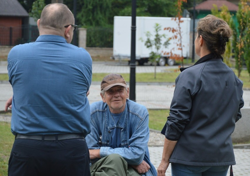 Grybów. Kino plenerowe z nie lada gratką dla kinomanów. Pojawił się Lech Dyblik 