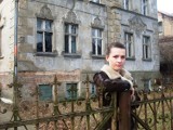 Spór na Konopnickiej: Mieszkańcy kłócą się, a  dom jest w katastrofalnym stanie