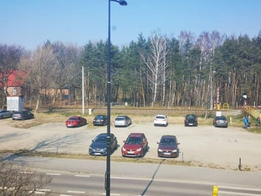 Chałupy, 28 marca 2020 - na parkingach nie brakowało aut z Trójmiasta