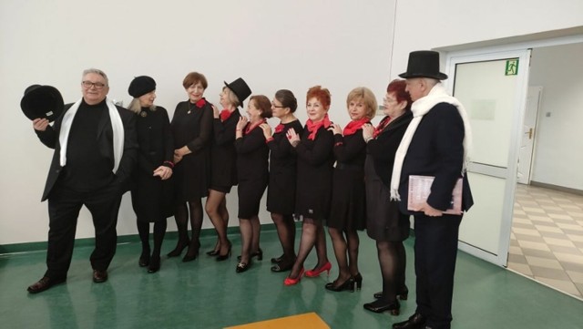 Scena Poezji i Satyry UTW w Chełmie  zaprezentowała w lutym  przedstawienie "Poezja miłosna z nutą recesji", w reżyserii  Mariana Hordejuka.